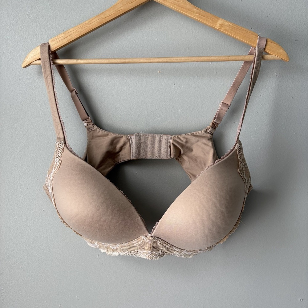Victoria Secret Body By Victoria No Wire Sans Armature Women's Sz 38D Beige Lace